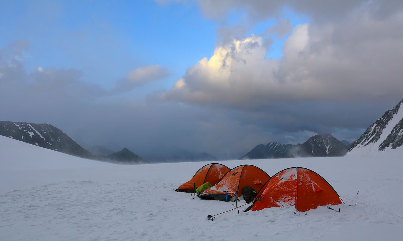Вечер на леднике Менсу