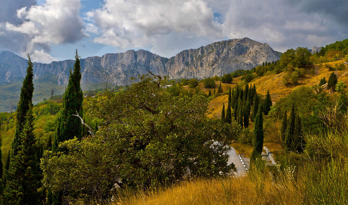 Между горами и Морем.