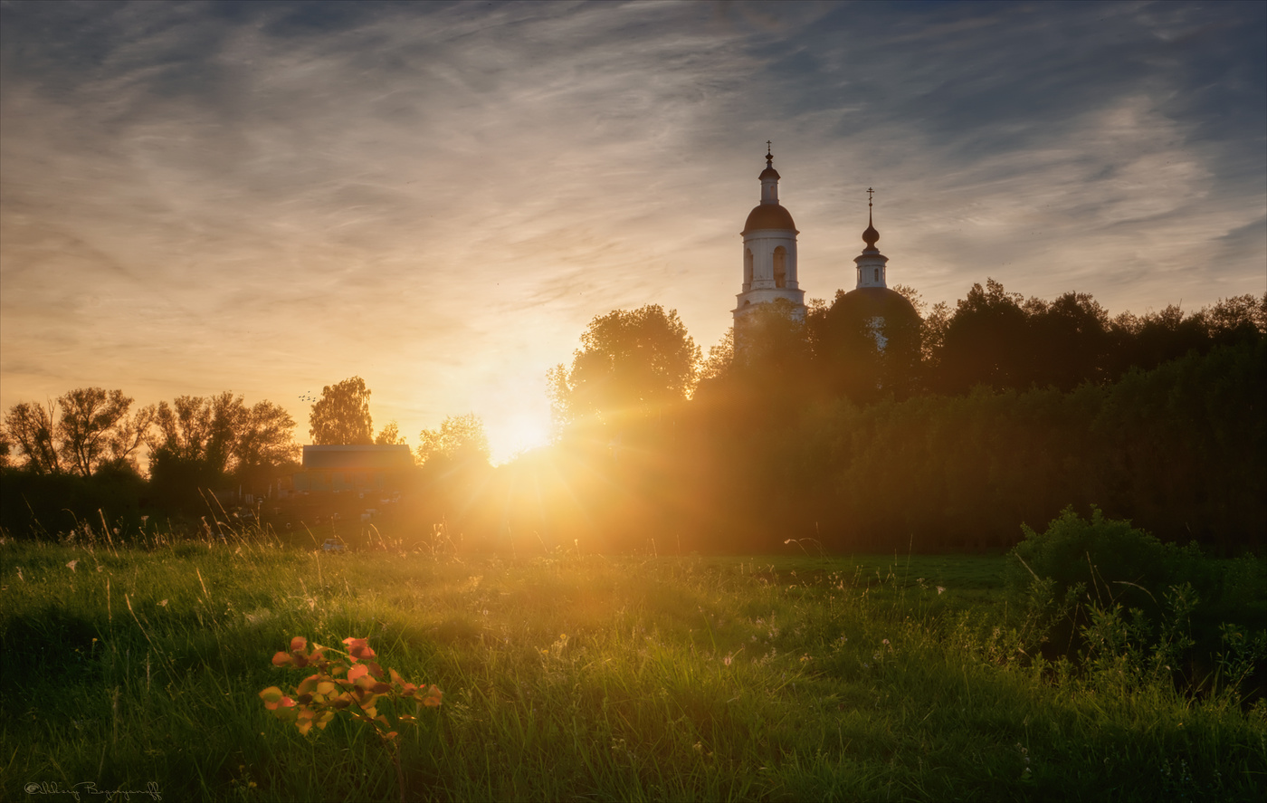 Расплескало небо на закате.