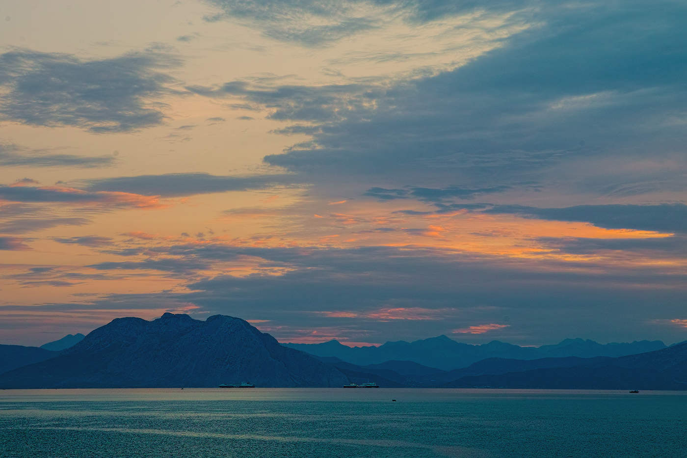 Разноцветный рассвет