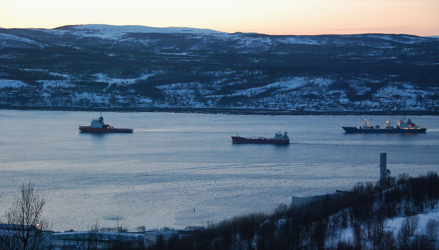"Корабли постоят и ложатся на курс ..."