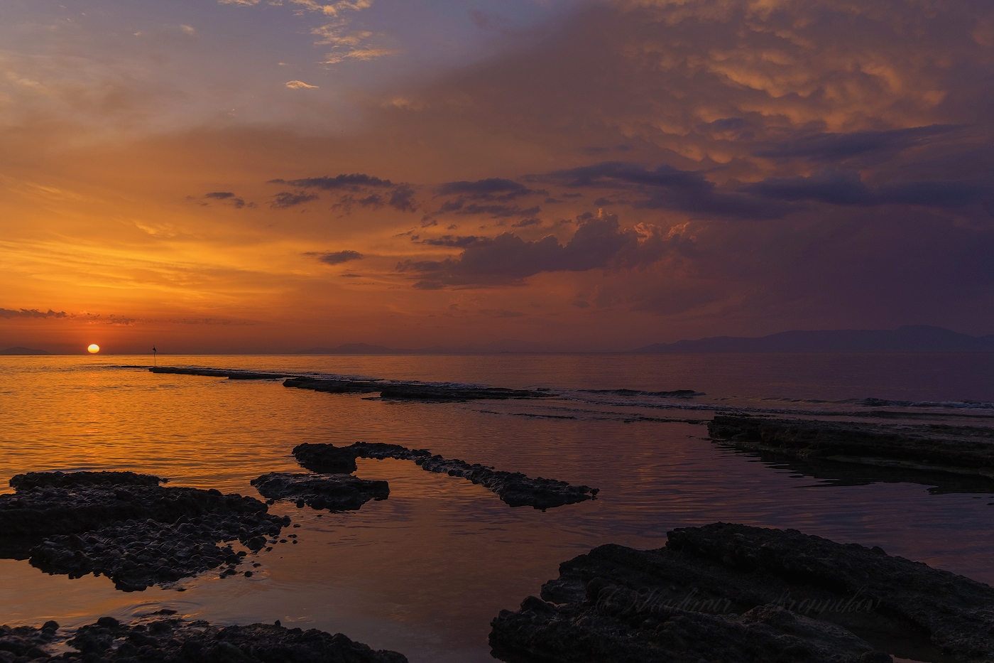 Закат в камнях