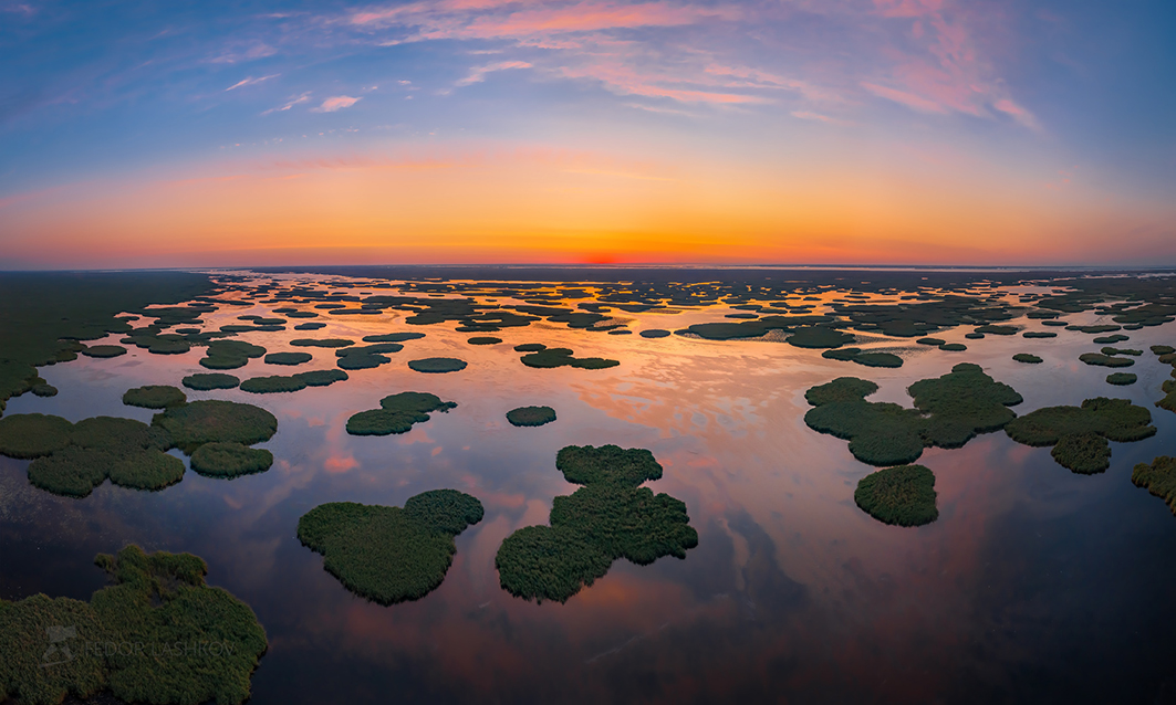 Рассвет над авандельтой Волги