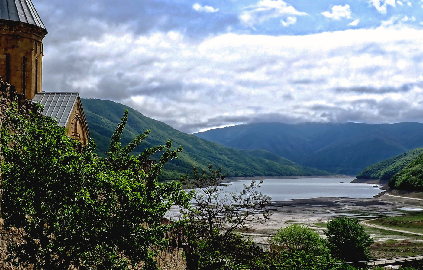Жинвальское водохранилище. Грузия.