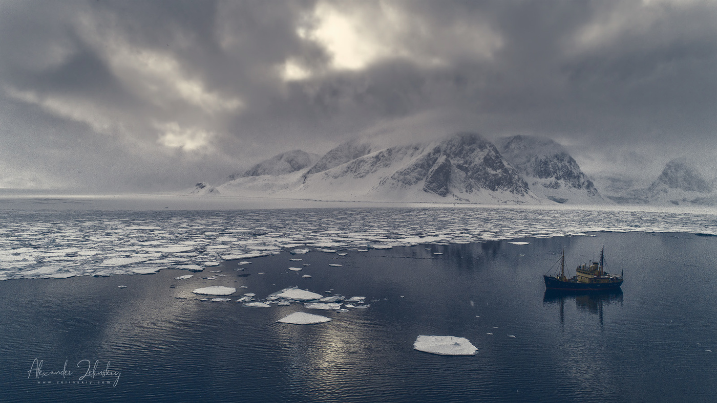 Над арктическими водами