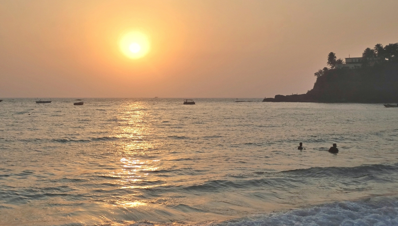 Жаркий вечер на море