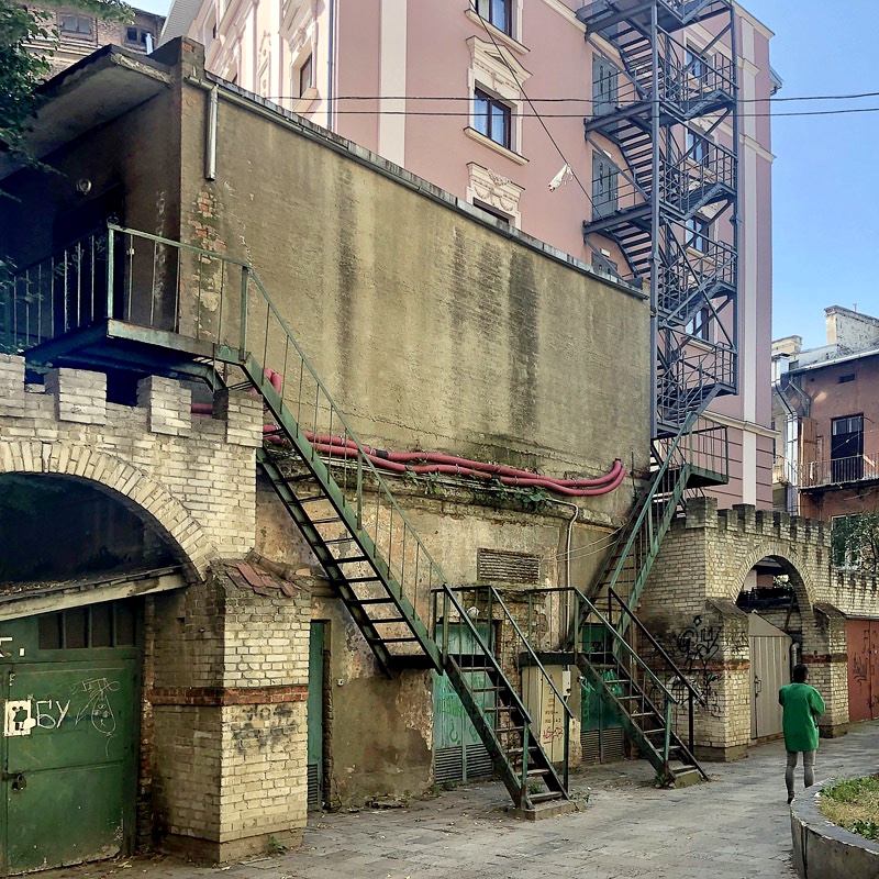 Задний двор