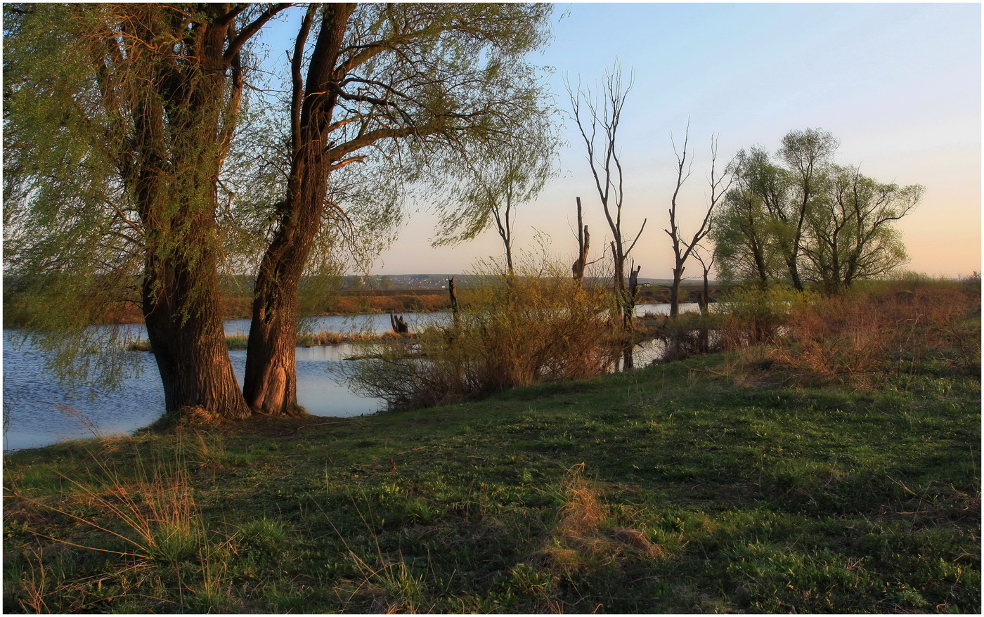 Вечерней прохладой у озера