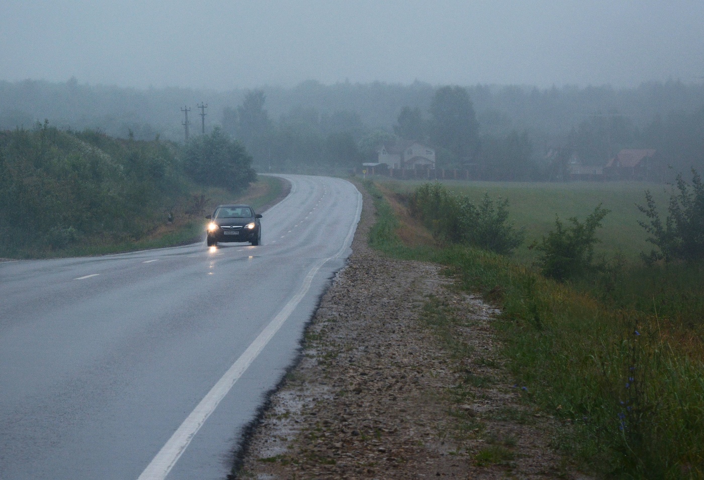 "Бегут километры простуженной трассы..."