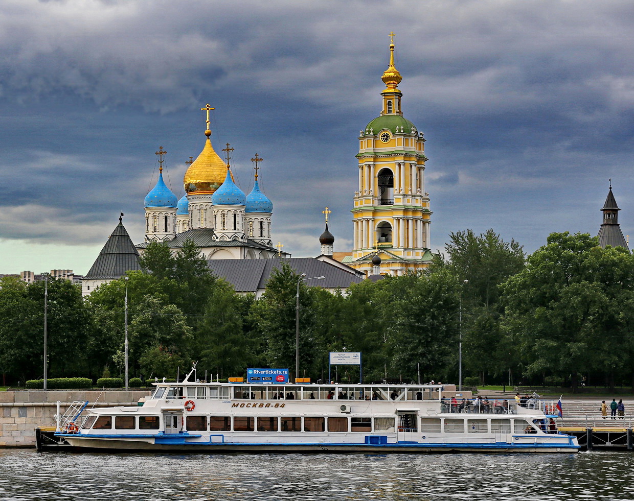 Новоспасский монастырь со Шлюзовой набережной.(Московские набережные)