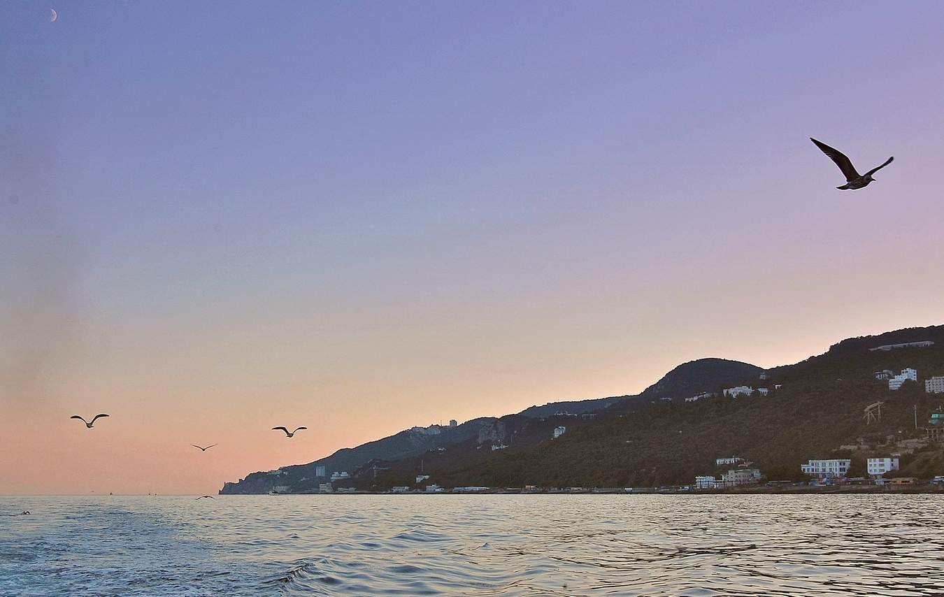 Вечерний моцион вдоль берегов Крыма