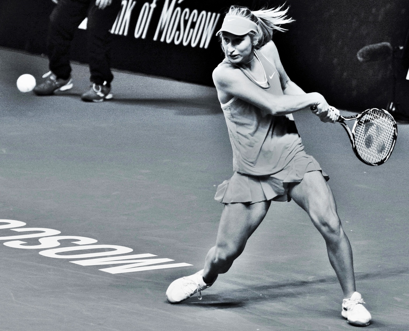 "Взгляд колючий и упертый, ноги согнуты в коленях..."