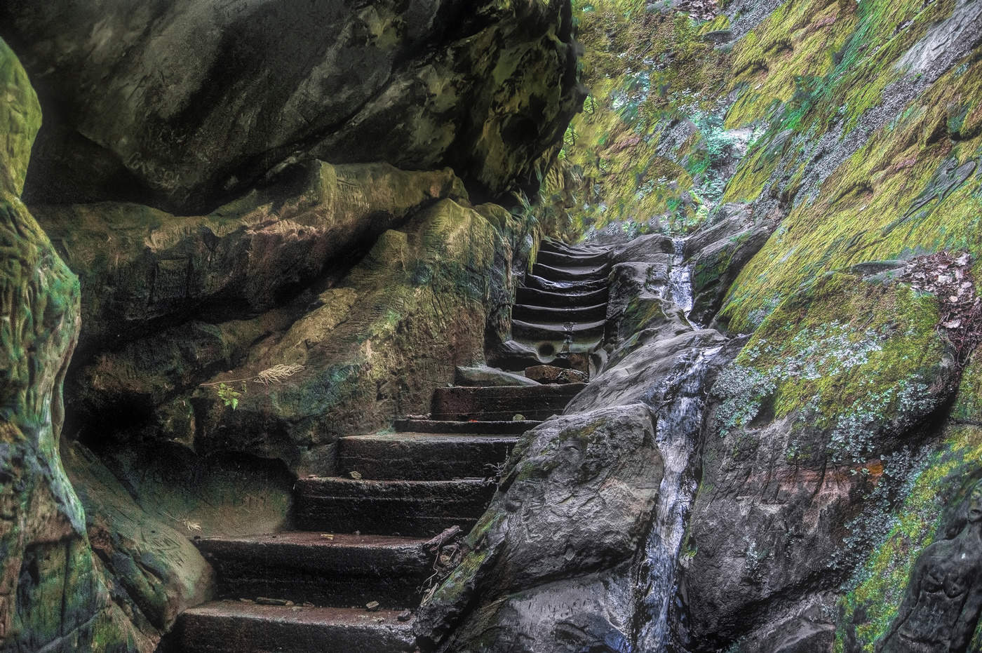 Ступени в ущелье