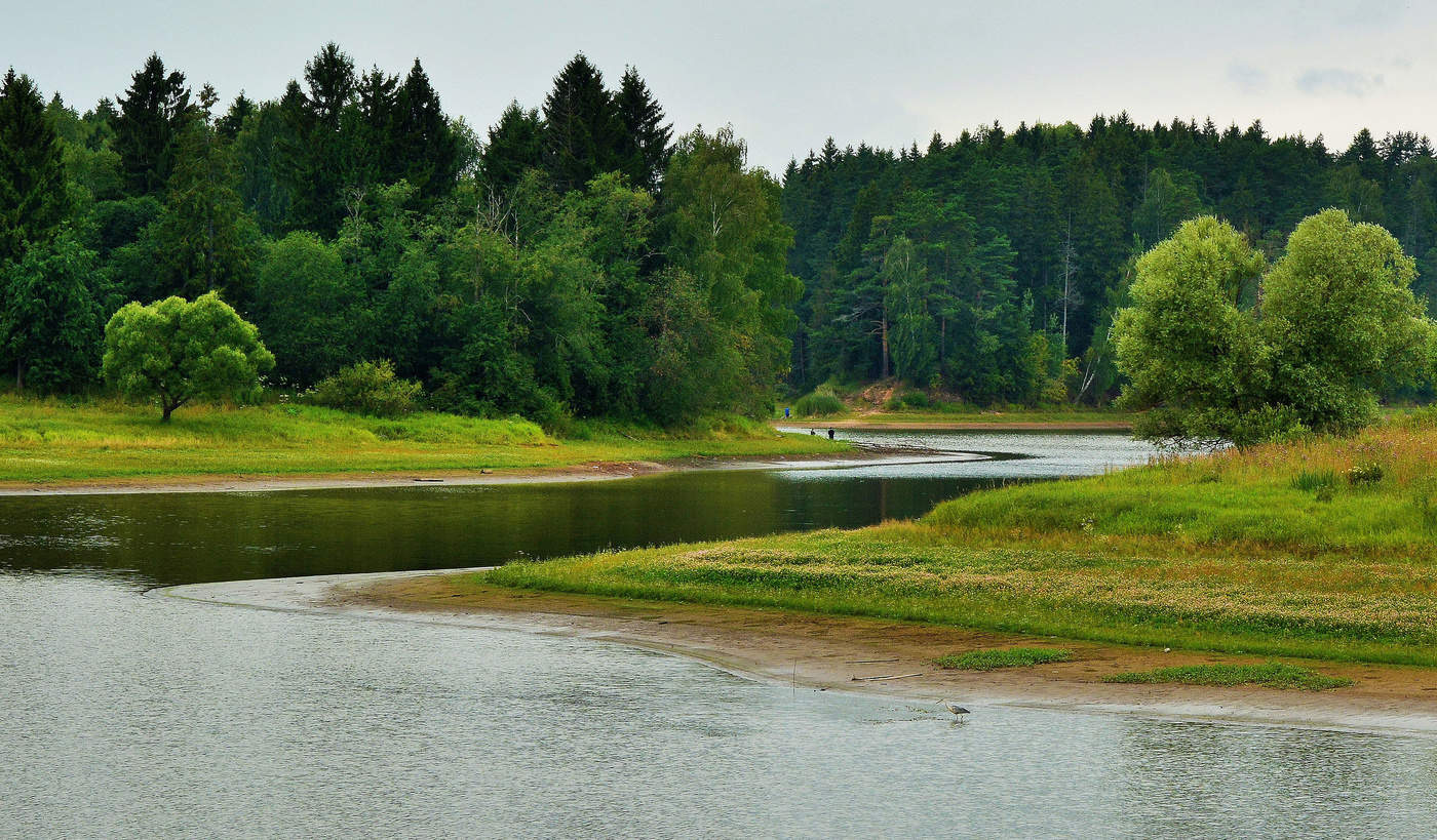 На изгибе реки ...