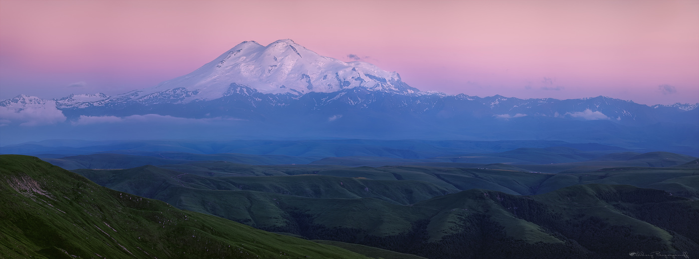Розовый сон Эльбруса.