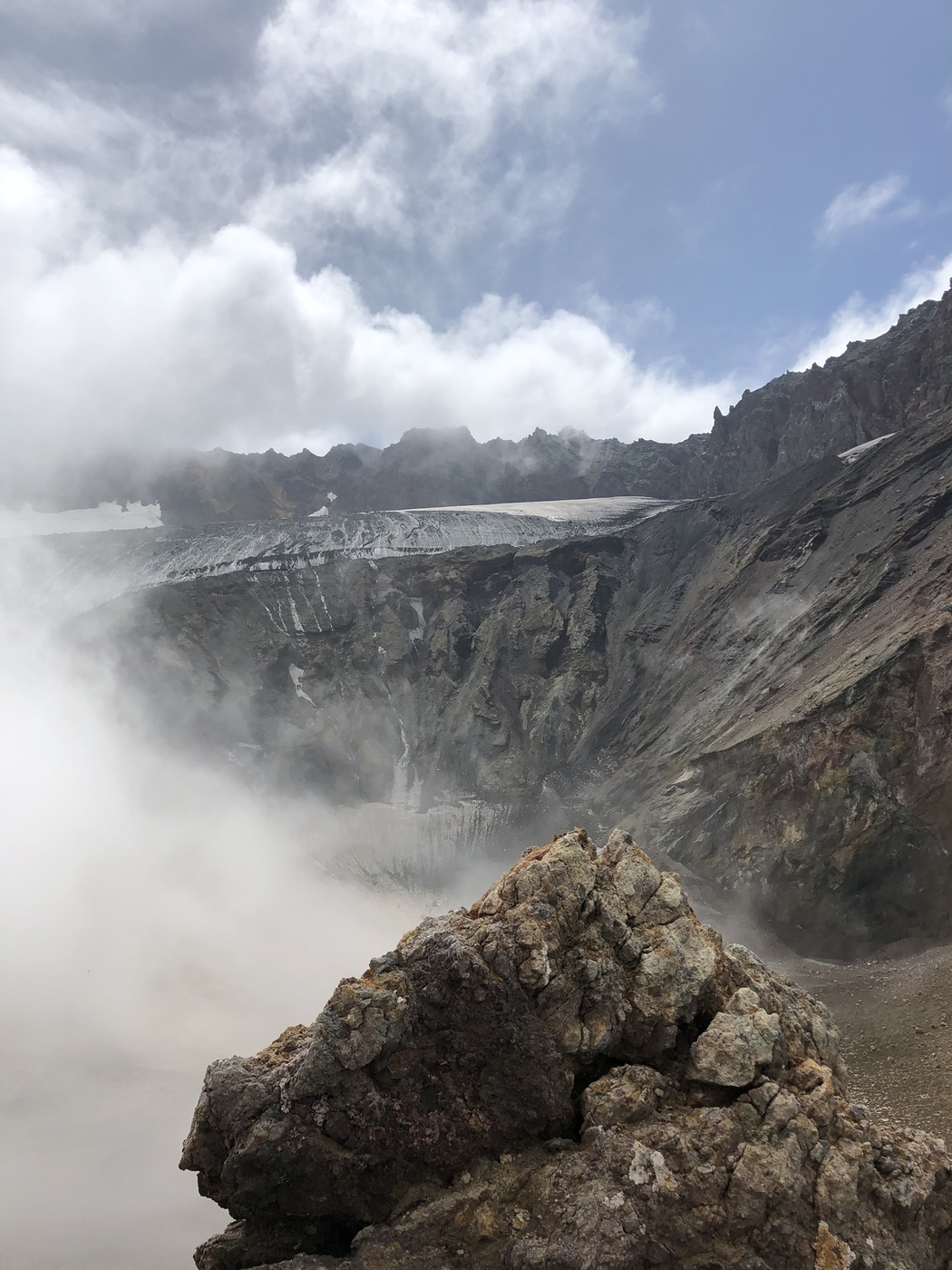 В кратере вулкана