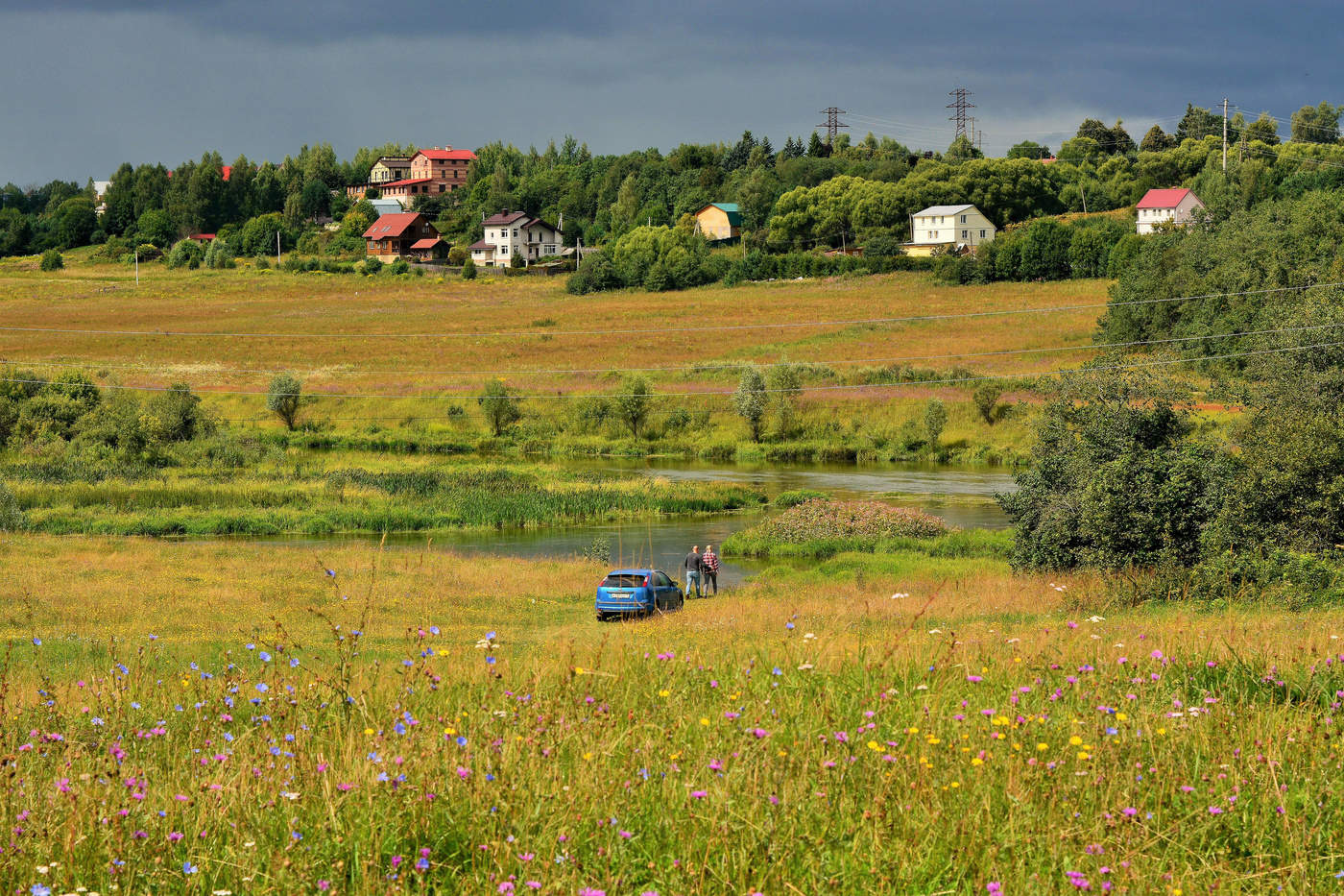 "Степенный август двери приоткрыл ..."