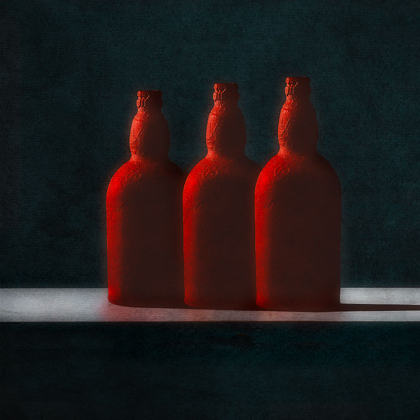 красные бутылки