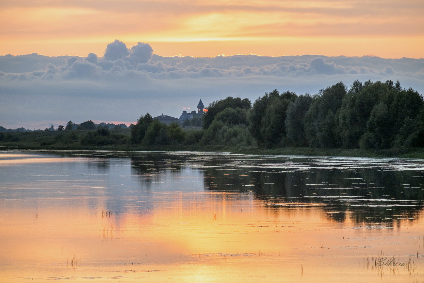 Холодная туча на закате.