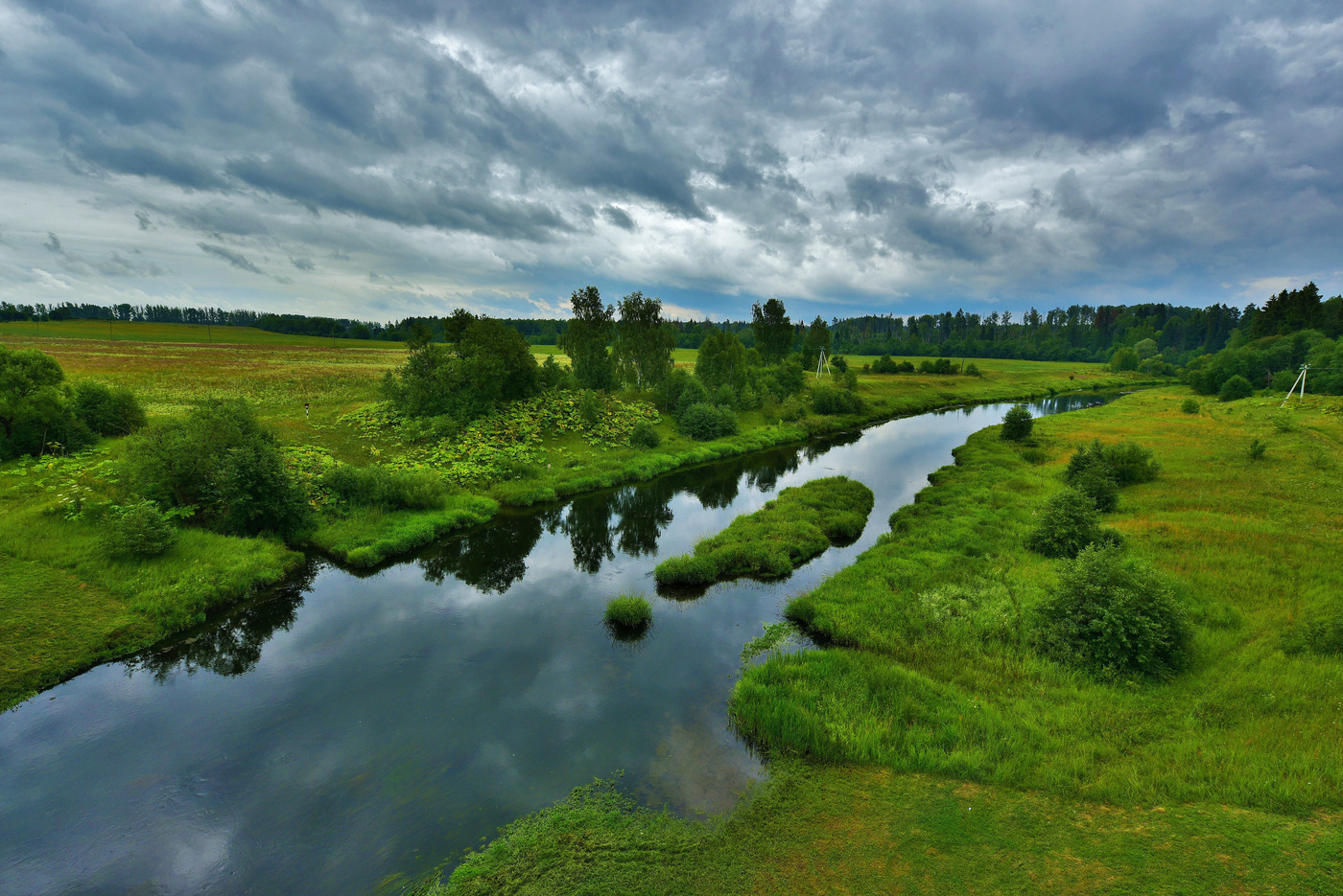 День пасмурный...