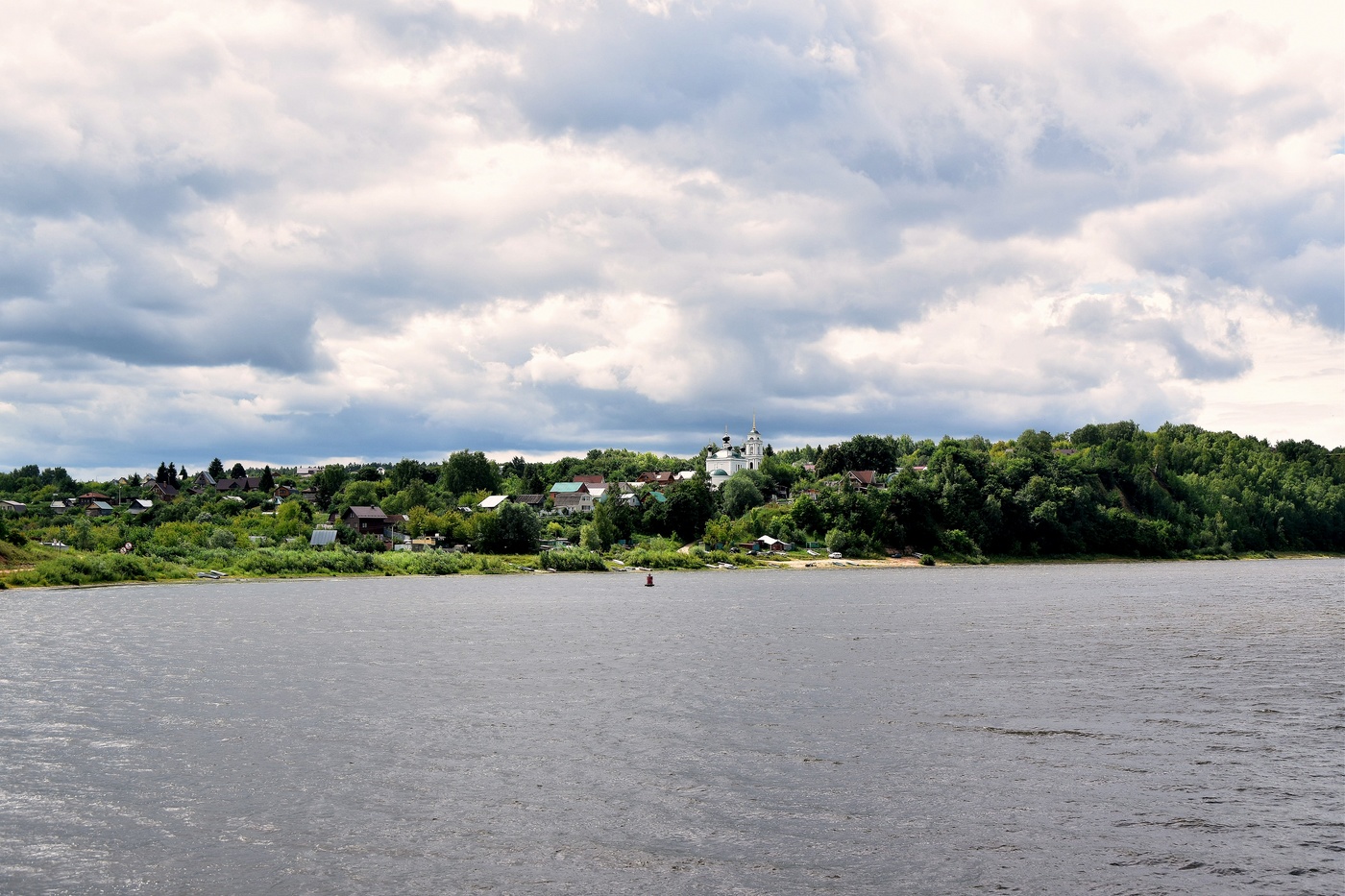 На Волжском берегу