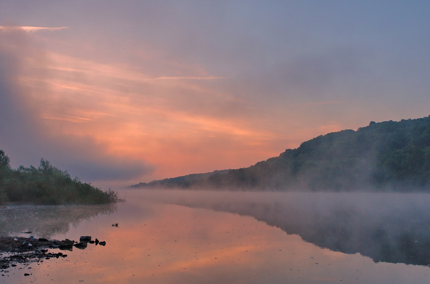 Встаёт заря, раскинулся рассвет ..