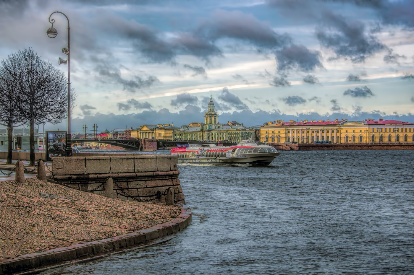 Из-за острова на стрежень