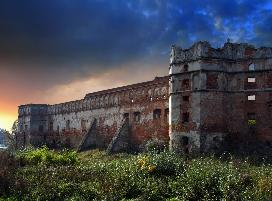 Старо-Сельская фортецiя в лучах заката