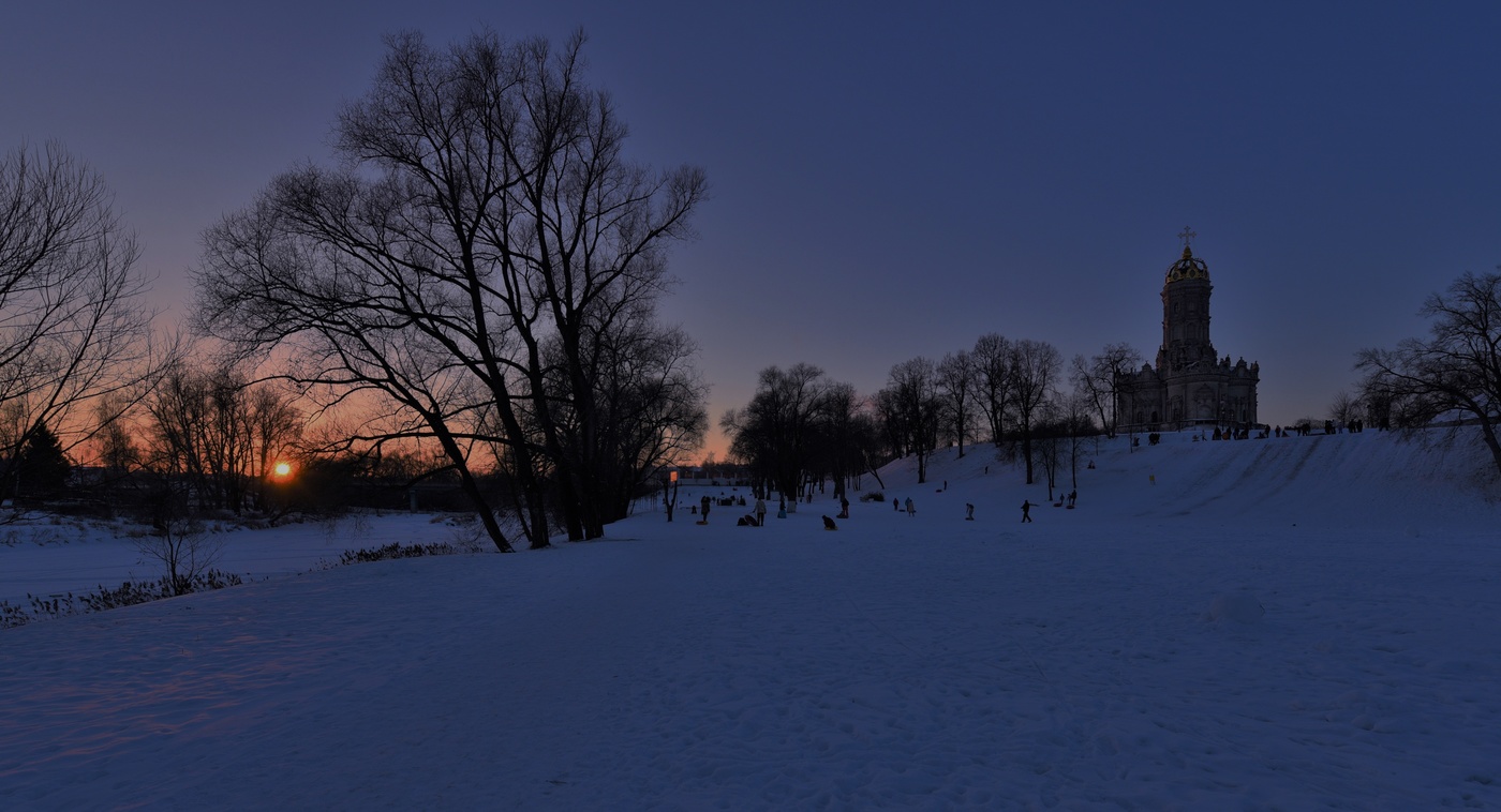 "Ночь тихонько входит в двери ..."