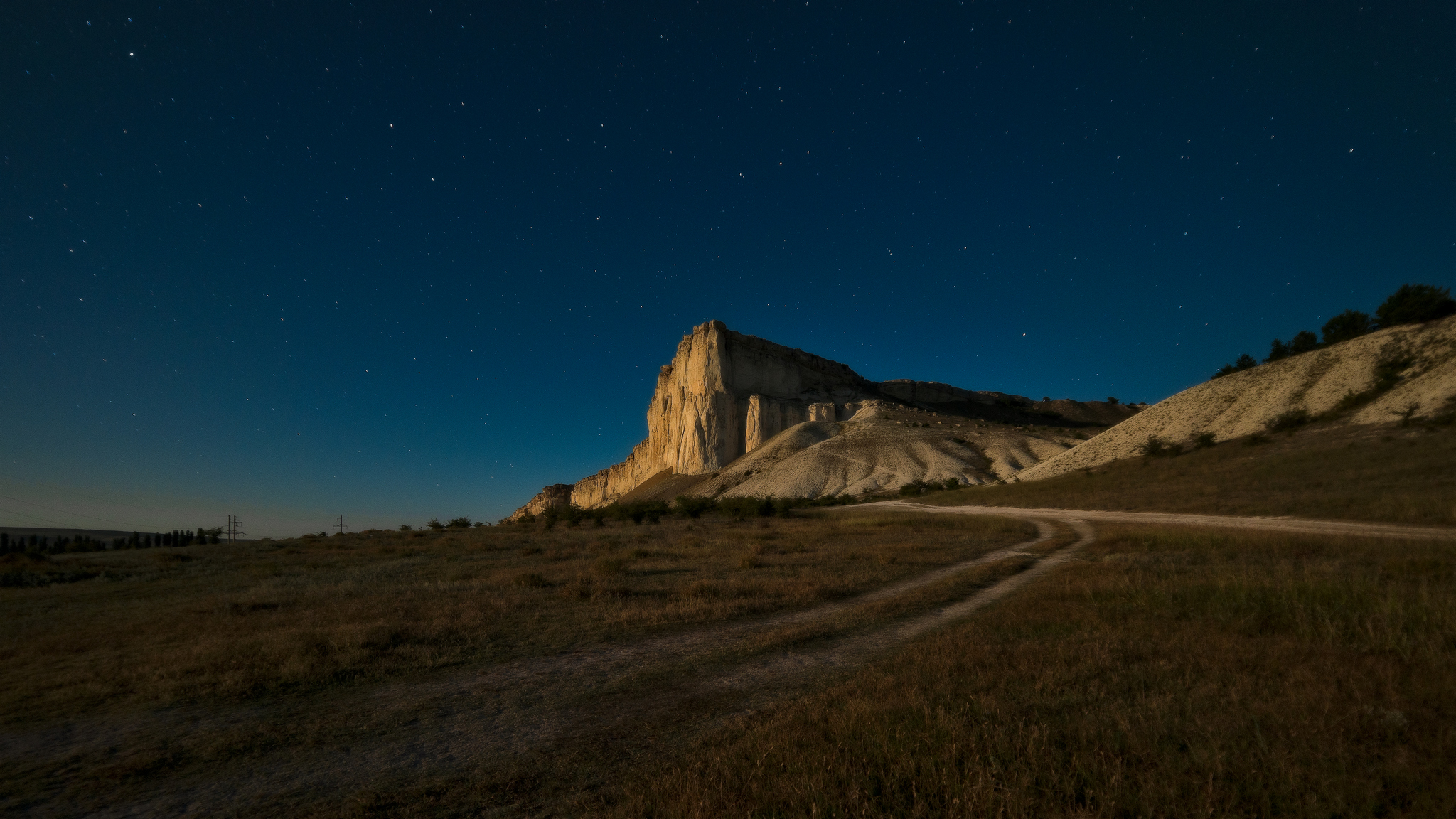 У Белой скалы