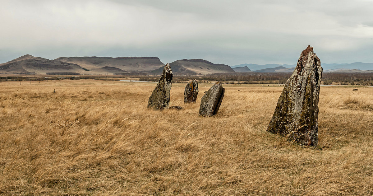 Каменные менгеры...