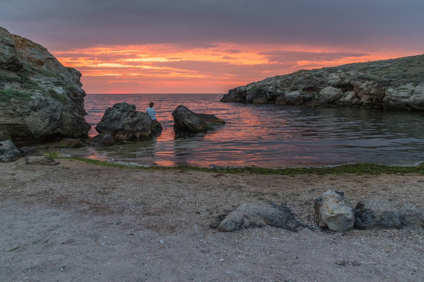 Девушка и море