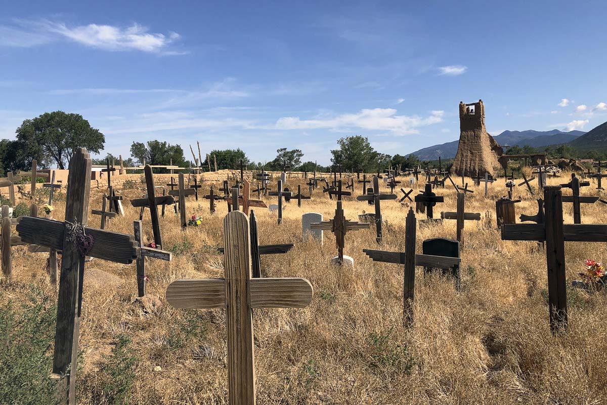 Кладбище в индейском pueblo.