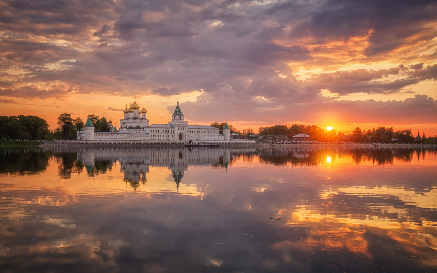 The Ipatiev Monastery at sunset in spring