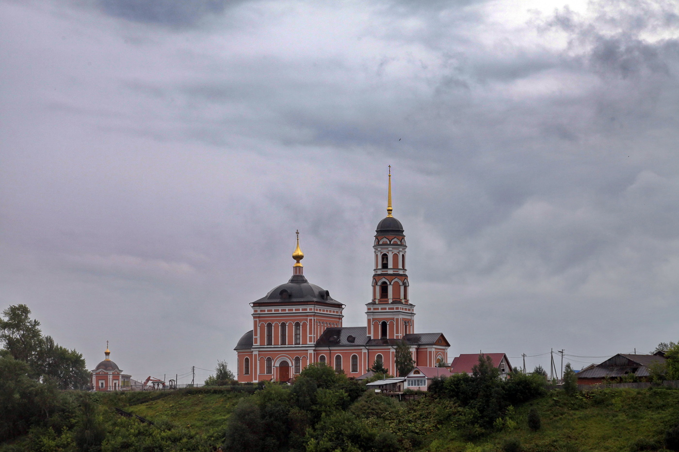 Церковь Троицы Живоначальной в Нижних Муллах...