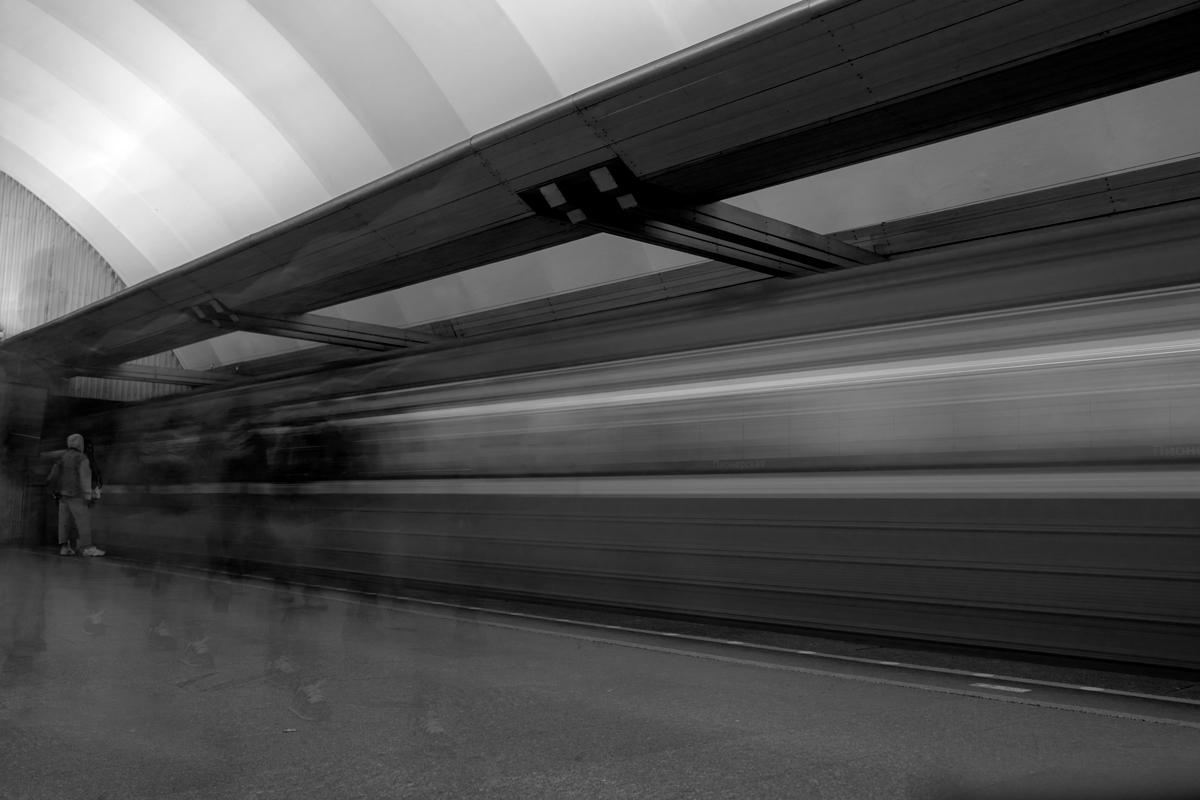 в подземке...