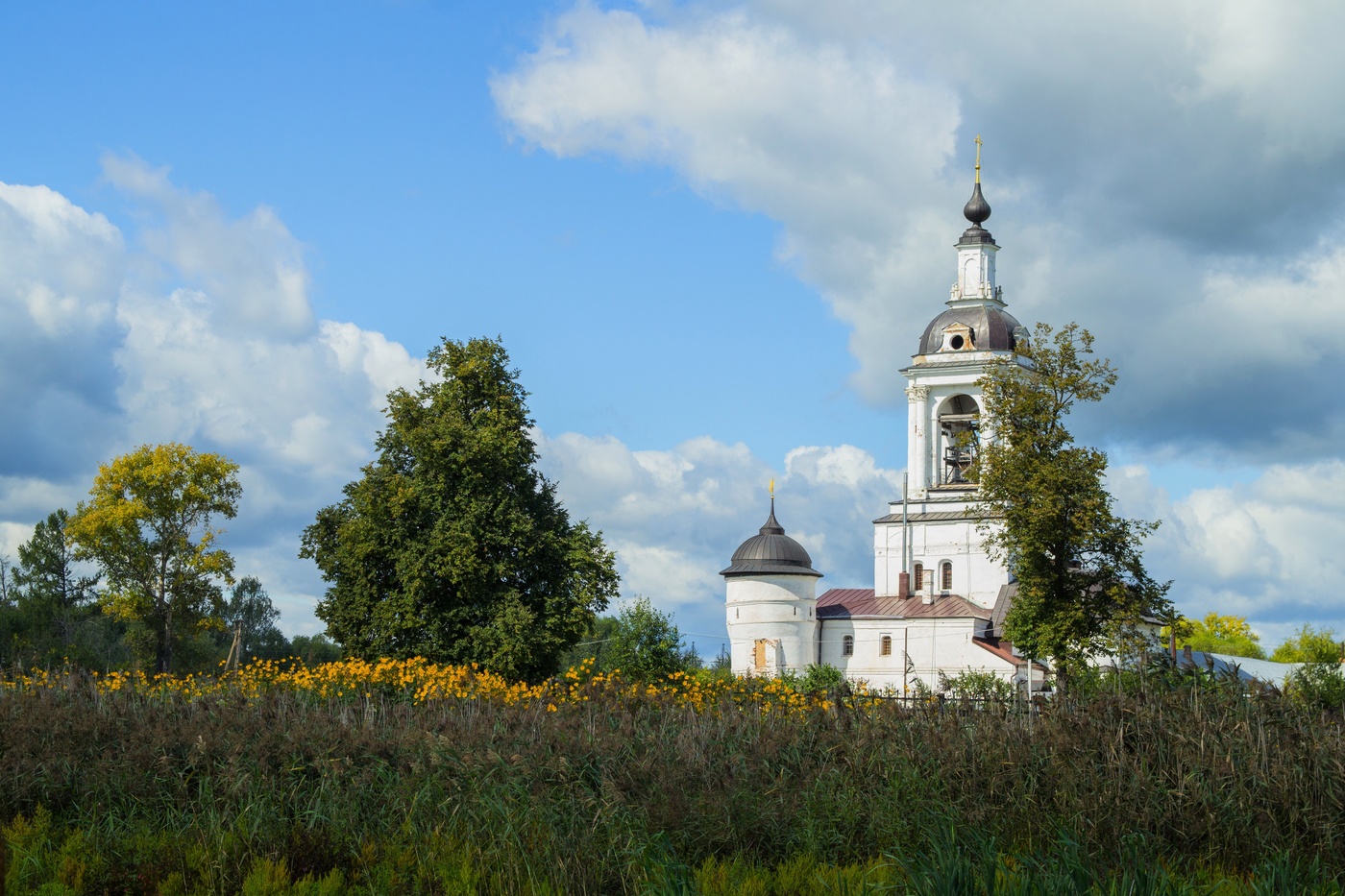Никольская надвратная церковь Авраамиева Богоявленского монастыря