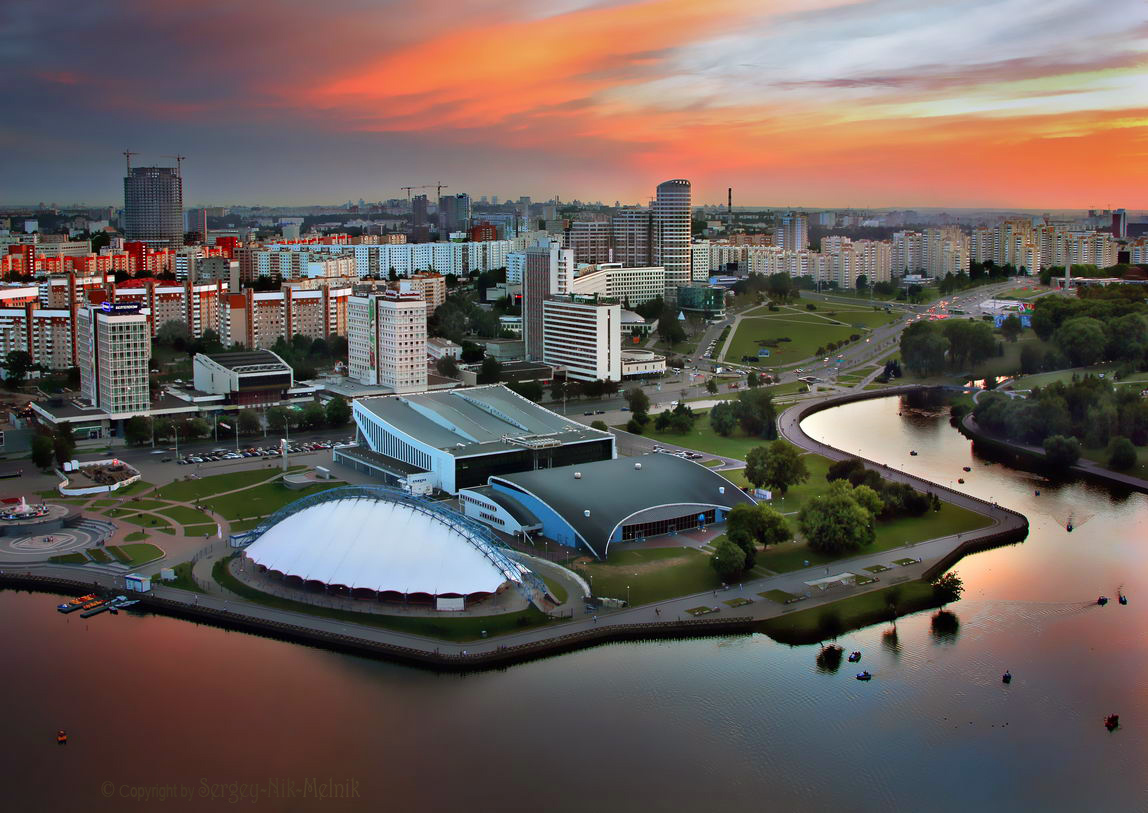 Минск в лучах малинового заката