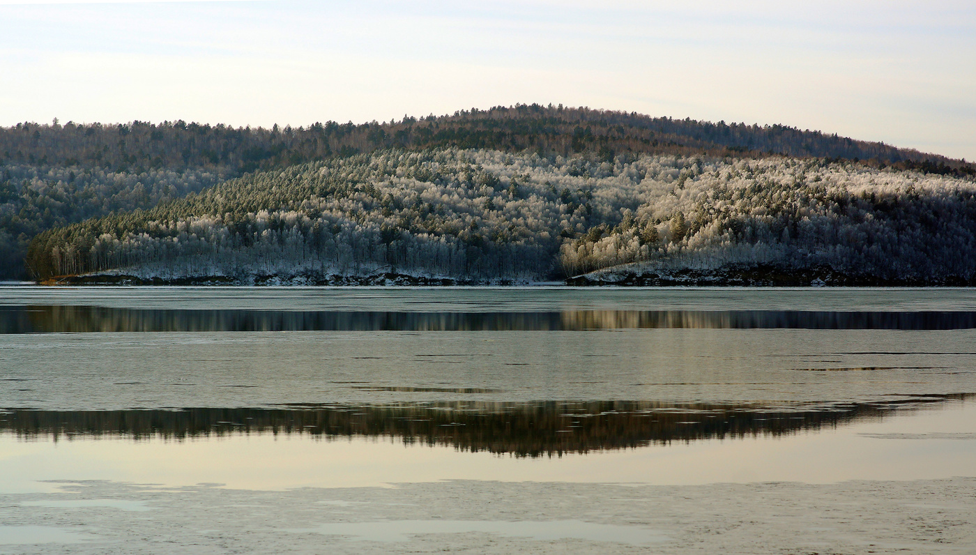 И не снег, и не лед