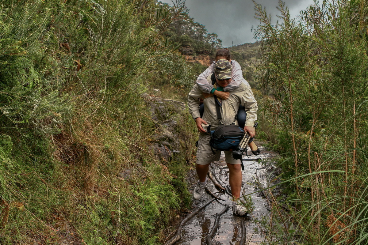 своя ноша не тянет....