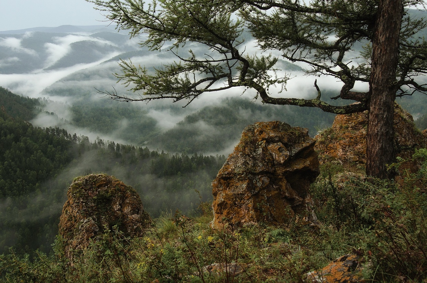 У трех камней.