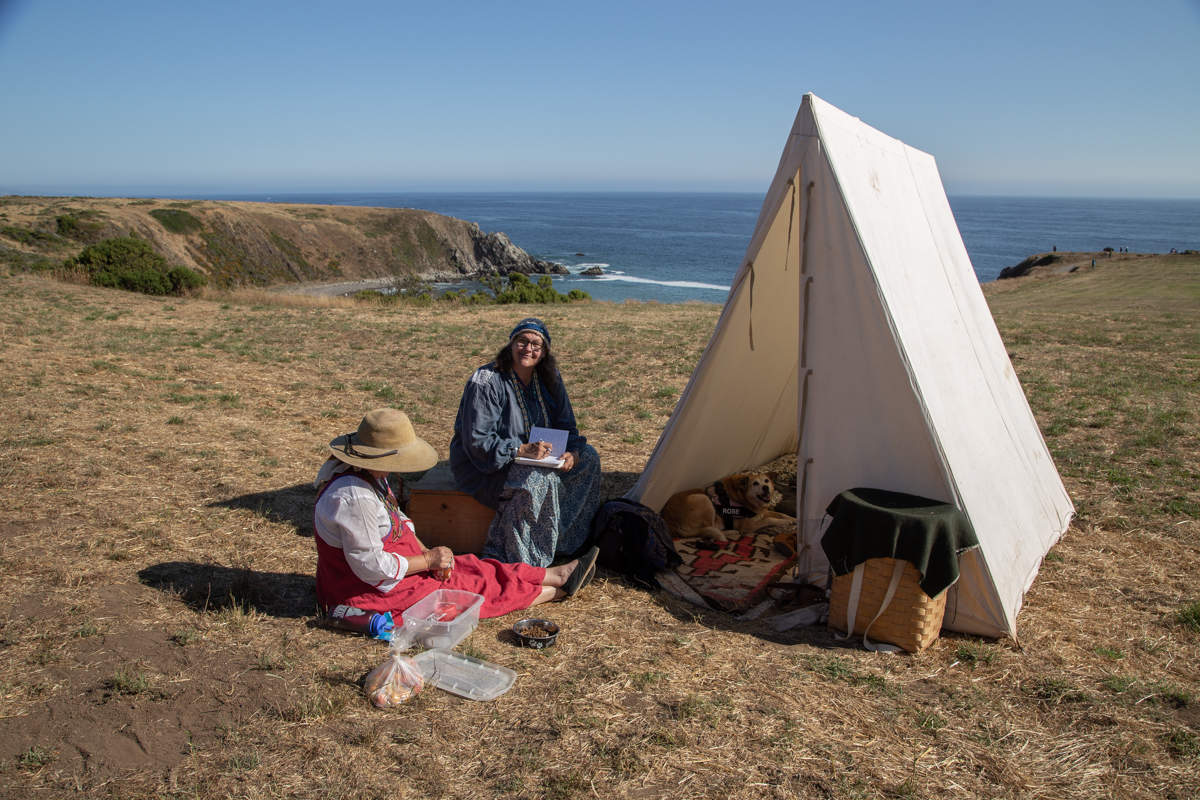 - А мы остаёмся!