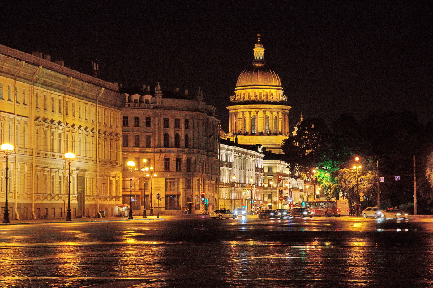 Ночной город.