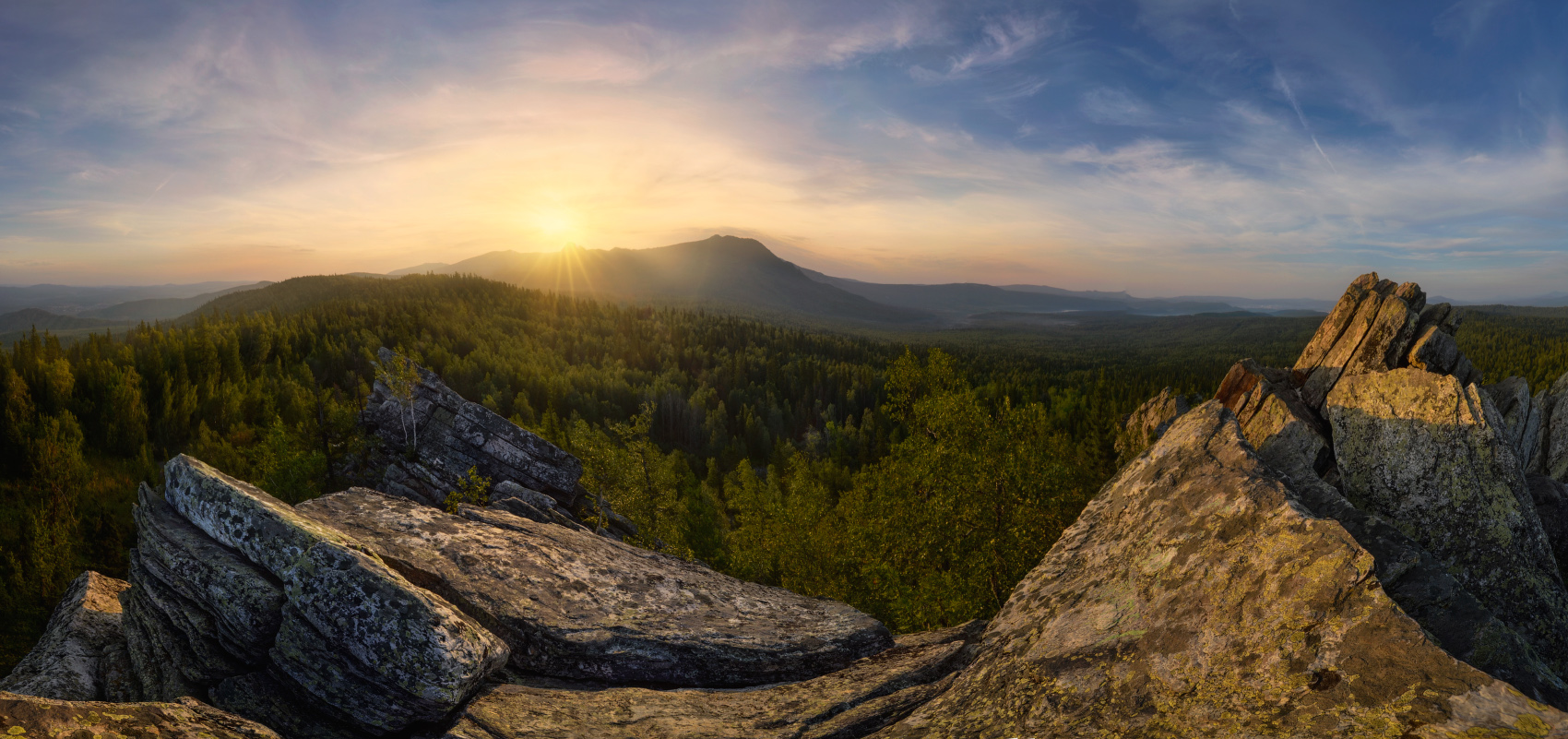 Рассвет в Таганайской долине