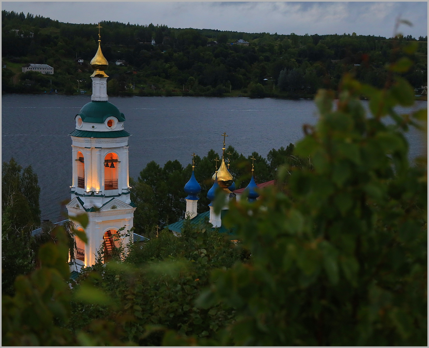 Над тихим покоем