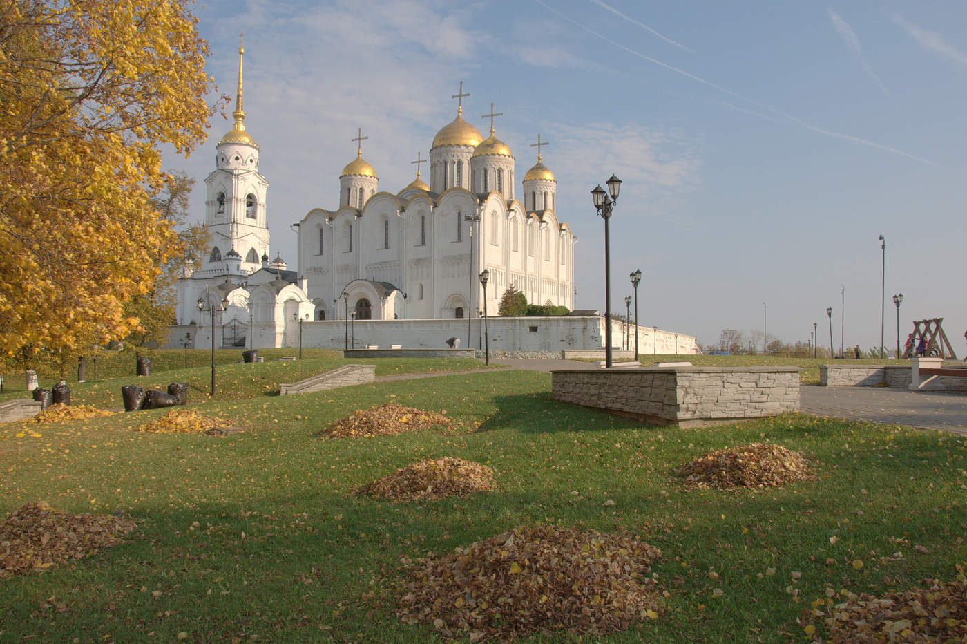 Сгребли Бабье лето в кучку...