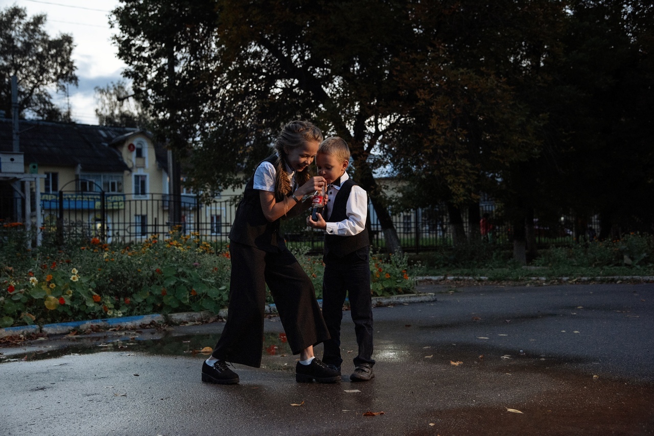 В школьном дворике