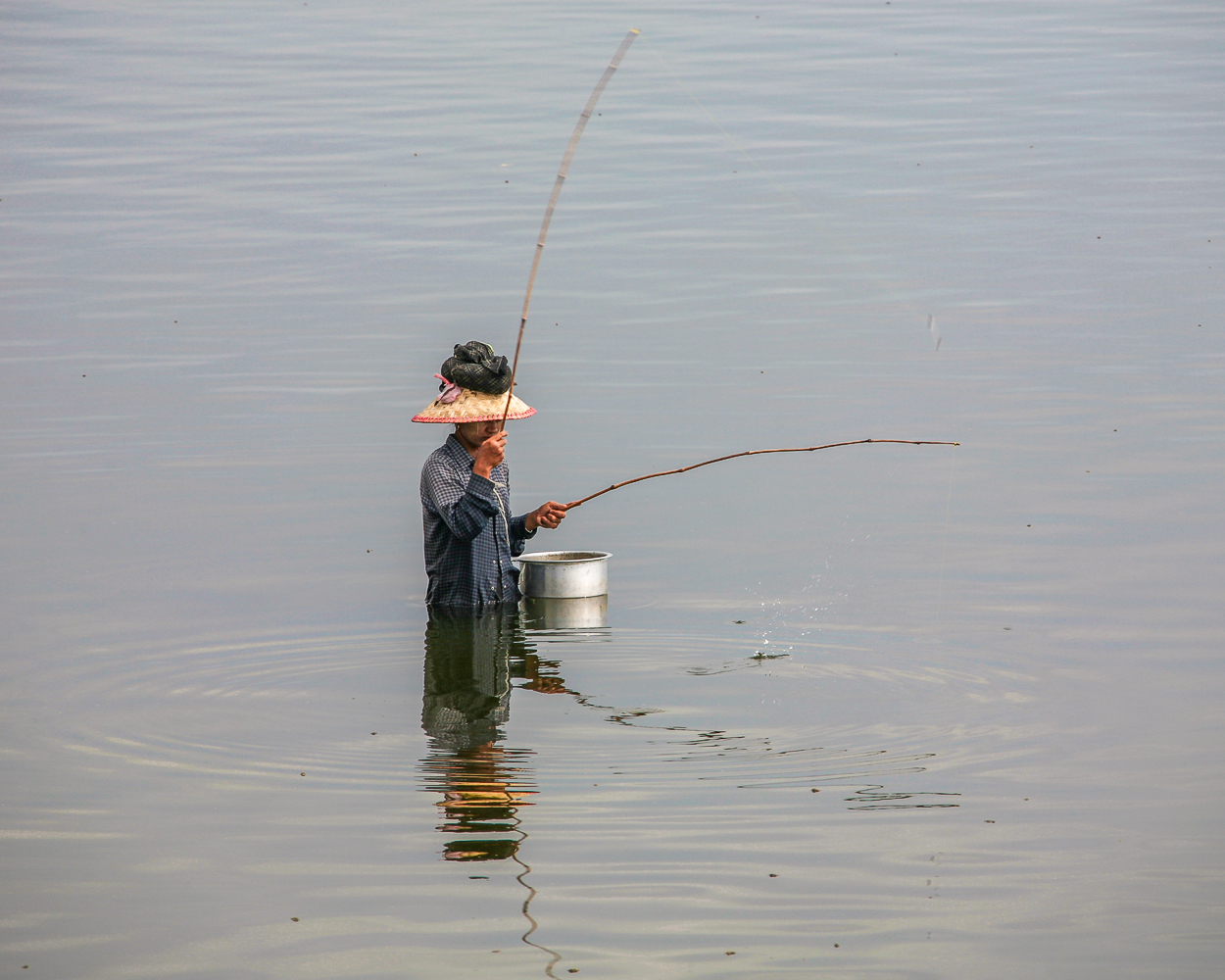 С двух рук...