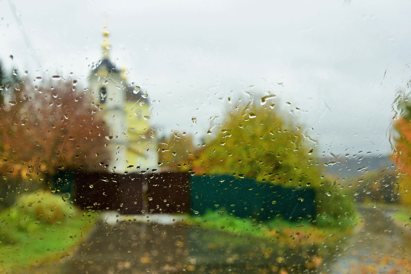 "Осень плакала дождями ..."