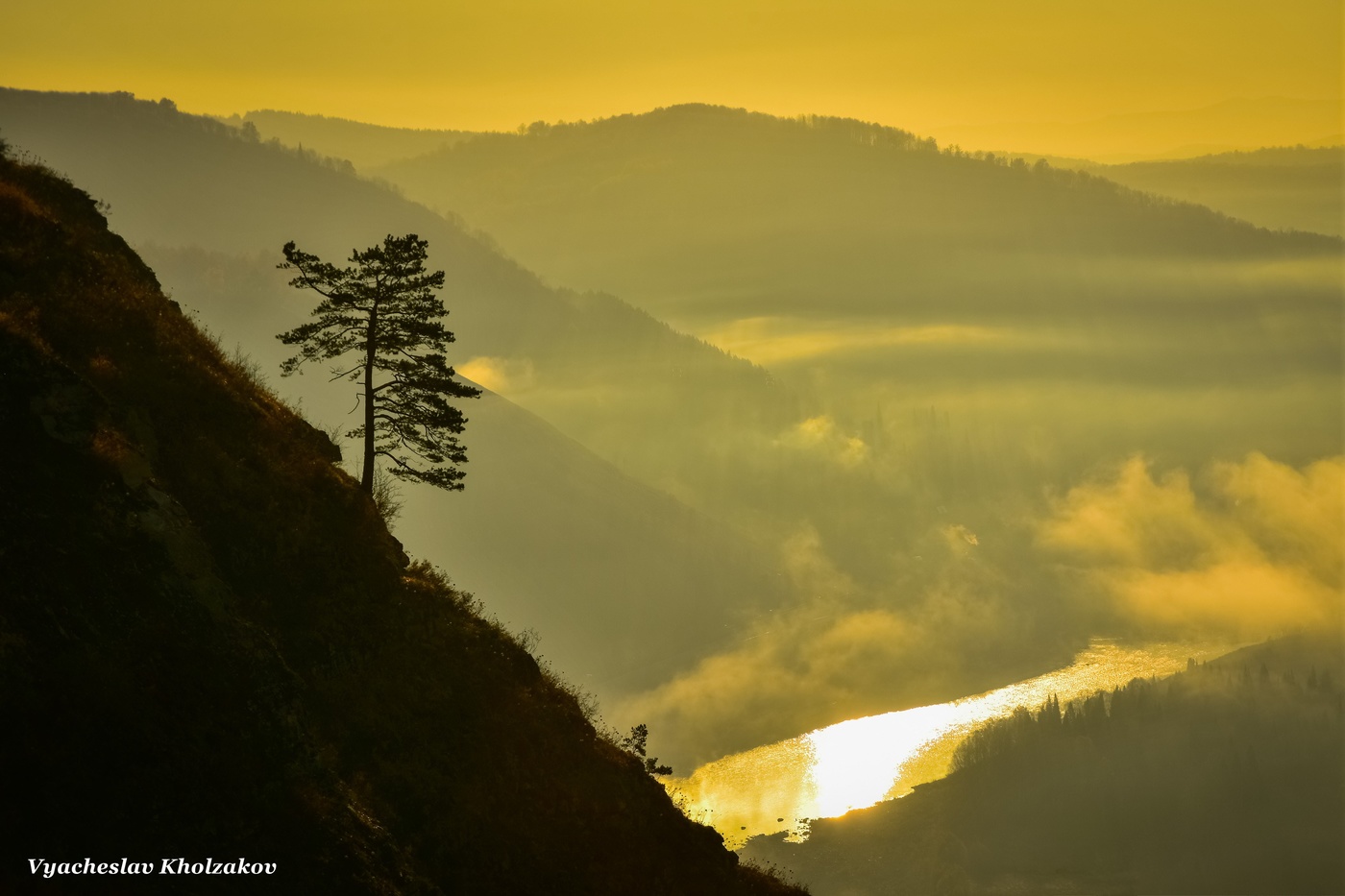 Утёс, река, осень